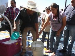 mientras escasea la manteca en las gondolas, tamberos regalaran leche mientras escasea la manteca en las gondolas, tamberos regalaran leche