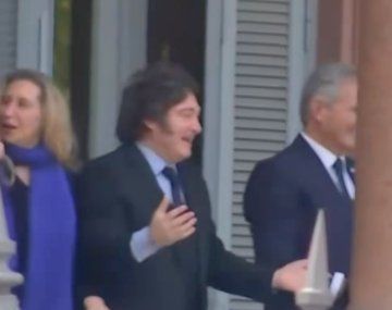Javier Milei hizo Six seven en el balcón de la Casa Rosada.