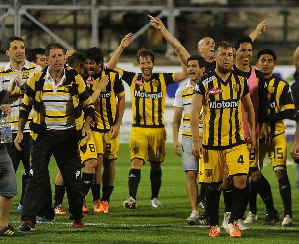 Las fotos del triunfo de Santamarina ante Ferro