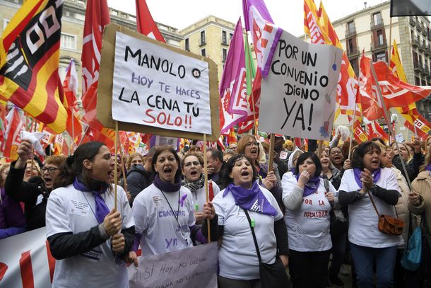 Miles de mujeres se manifestaron en Barcelona y otras ciudades de España