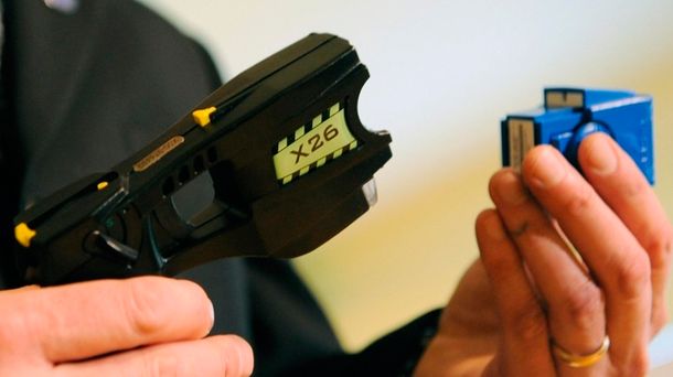 La Corte dejó firme un fallo que autoriza la utilización de pistolas Taser