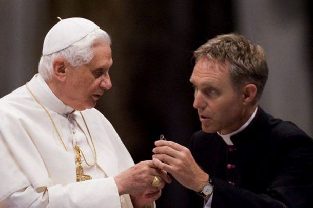 El Papa Ratzinger y el arzobispo Georg Ganswein