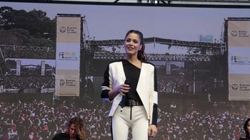tini stoessel brindo un show en la villa 31 ante 15 mil personas: fue una bendicion tini stoessel brindo un show en la villa 31 ante 15 mil personas: fue una bendicion