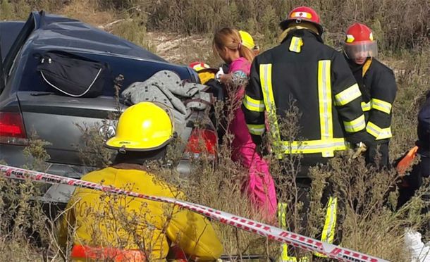 Trágico regreso: una mujer murió al despistarse un auto sobre la ruta 11