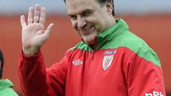 bielsa se autodenuncio por agredir a un empleado en bilbao bielsa se autodenuncio por agredir a un empleado en bilbao