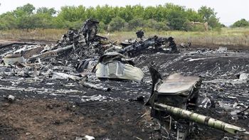 rescatan 251 cadaveres del avion caido en ucrania rescatan 251 cadaveres del avion caido en ucrania