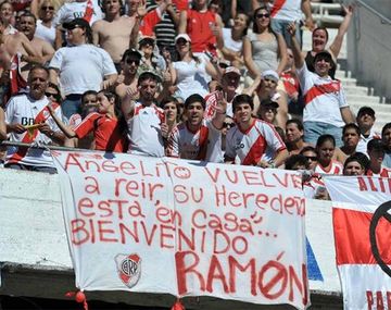 El homenaje de los hinchas de River para Ramón y Almeyda