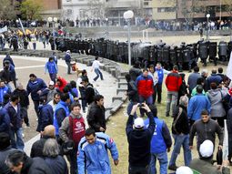 estatales cordobeses marchan contra el ajuste de de la sota estatales cordobeses marchan contra el ajuste de de la sota