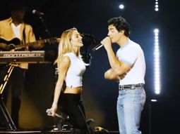 tini stoessel sorprendio con los jonas brothers en buenos aires y emociono con un himno de camp rock tini stoessel sorprendio con los jonas brothers en buenos aires y emociono con un himno de camp rock
