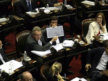 Rossi a Peña: La ética de su gobierno es tan invisible como el crecimiento económico