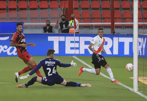 River venció a Athletico Paranaense y avanza a los cuartos de final