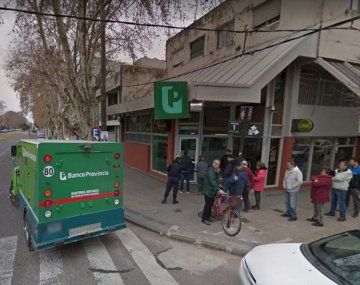 Intento de robo al Banco Provincia de La Plata: hallaron el auto en el que huyeron los delincuentes