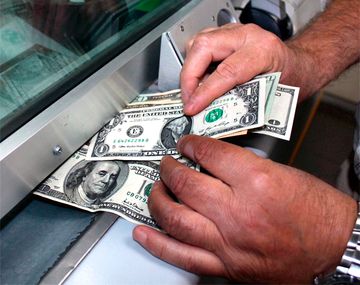 Subió el dólar oficial y el mercado ilegal estuvo virtualmente cerrado