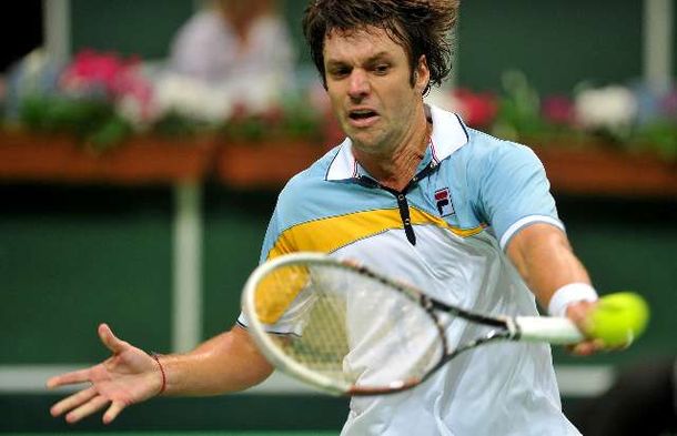 Zeballos venció a Rosol y sumó el primer punto de Argentina