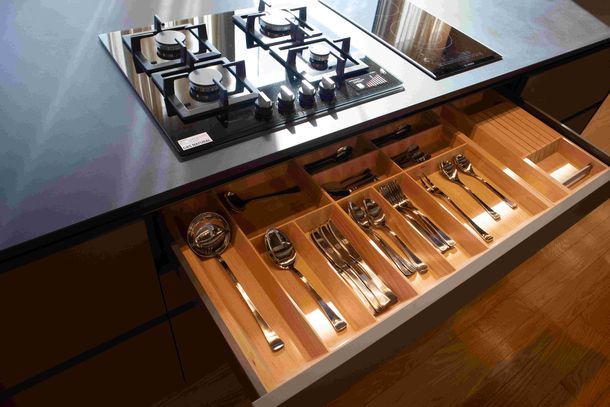 Deja los cubiertos como nuevos con papel aluminio.