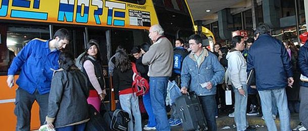 Con un paro de micros, arranca el éxodo por el fin de semana largo