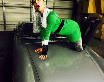 Hackearon a Miley Cyrus: mirá las fotos navideñas que filtraron