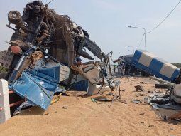 tremendas fotos: impresionante accidente en la ruta 4 entre dos camiones