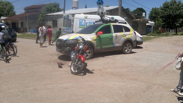 La camioneta de Google Street View chocó contra una moto en Argentina