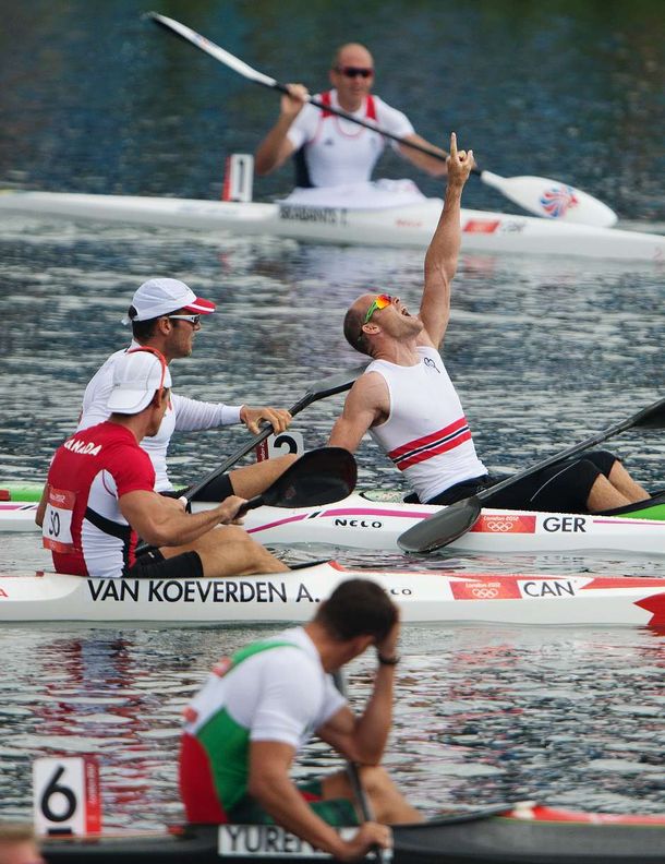 El alemán celebra el oro obtenido en los 1000m del K-1