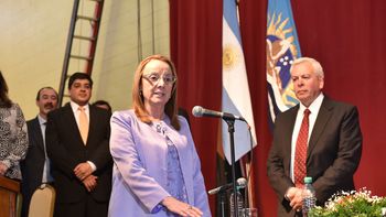 santa cruz: con la presencia de cristina, alicia kirchner juro como gobernadora santa cruz: con la presencia de cristina, alicia kirchner juro como gobernadora