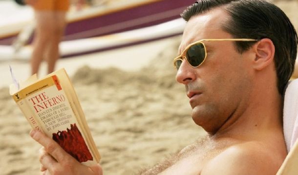 Conocé los 25 libros que leen los personajes de Mad Men