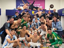 Picante festejo argentino tras llegar a la final del Mundial Sub-20: Prenda la radio...