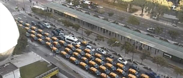 Impresionante: así bloquearon taxistas la 9 de Julio en repudio a Uber