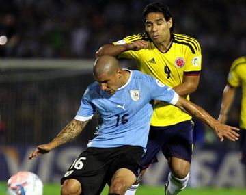 Uruguay venció a Colombia y se acerca a Brasil 2014