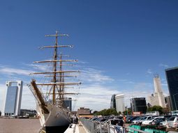 la fragata libertad arribo al puerto de buenos aires la fragata libertad arribo al puerto de buenos aires