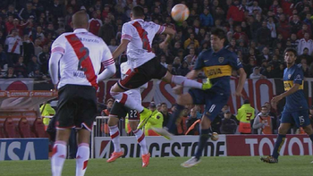 mira la terrible patada de funes mori a pablo perez mira la terrible patada de funes mori a pablo perez