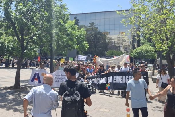 Hasta en Córdoba repudian a Javier Milei: masiva protesta en el cierre de campaña