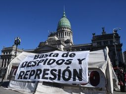 Carpa de trabajadores de Pepsico frente al Congreso Nacional Carpa de trabajadores de Pepsico frente al Congreso Nacional