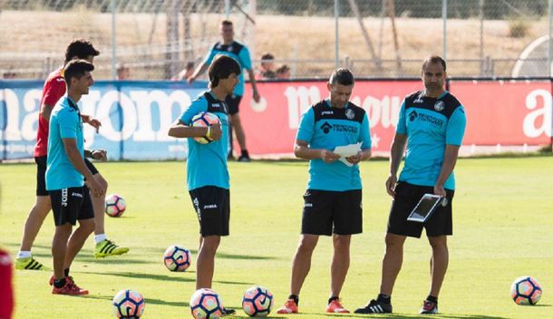 Por malos resultados, echaron a un entrenador argentino en España