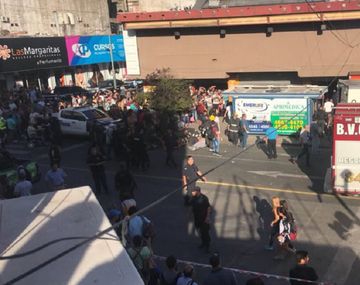 VIDEO: Un tren arrolló a un camión de caudales y dejó ocho heridos