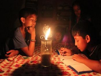 El gobierno incentiva el ahorro para reducir los cortes de luz