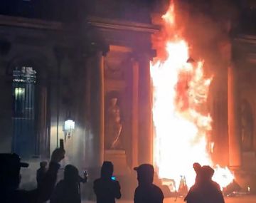 VIDEO: Manifestantes incendiaron la intendencia de la quinta ciudad de Francia