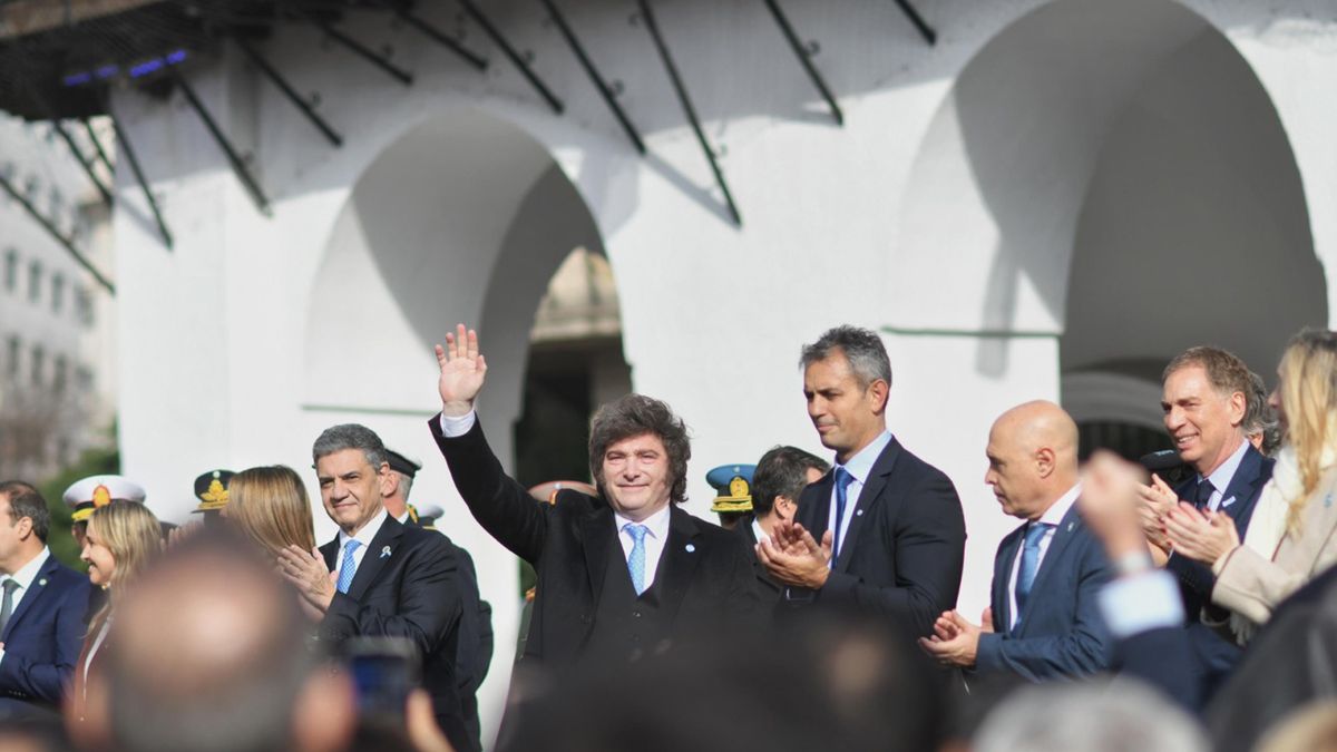 Javier Milei y su equipo participaron de la celebración por el 25 de mayo  en el Cabildo de Buenos Aires