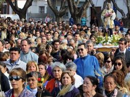 cortan varias calles de liniers por la misa de san cayetano cortan varias calles de liniers por la misa de san cayetano