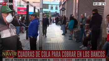reabrieron los bancos: largas colas desde la medianoche para el pago de planes sociales y jubilaciones reabrieron los bancos: largas colas desde la medianoche para el pago de planes sociales y jubilaciones
