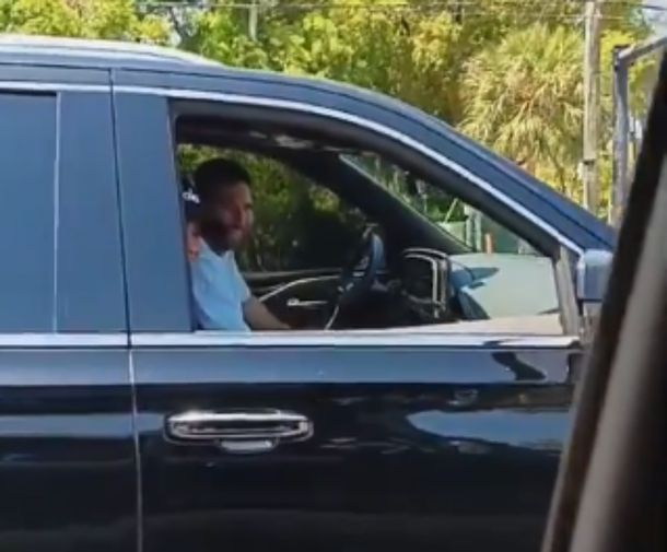 Insólito: se cruzaron con Lionel Messi en el auto y hablaron sobre un torneo juvenil