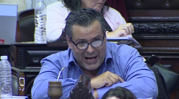 Tras el escandalo, presentó la renuncia el diputado Juan Emilio Ameri