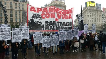 miles pidieron en plaza de mayo por la aparicion de santiago maldonado miles pidieron en plaza de mayo por la aparicion de santiago maldonado