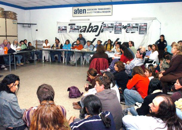 Atenplenarioneuquen_telam
