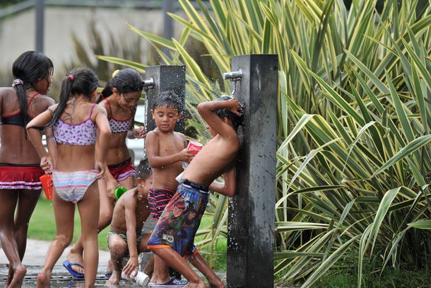 Tras otro día agobiante, elevan a naranja el alerta en la Capital