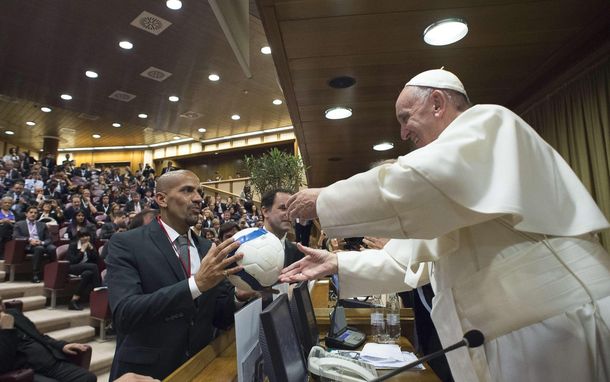El Papa lanzó el partido por la paz que se jugará en julio en el país