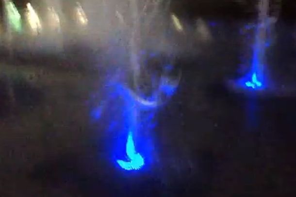 VIDEO: Una fuente de agua que juega al frisbee mejor que un humano