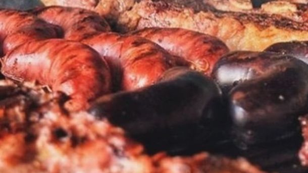 Este bodegón ofrece un amplio abanico de cortes de carne. Este bodegón ofrece un amplio abanico de cortes de carne.