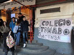 las tomas se mantienen en nueve colegios de la ciudad las tomas se mantienen en nueve colegios de la ciudad