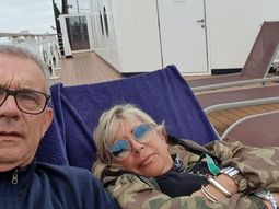 Juan y Claudia cuando pod&iacute;a disfrutar sus d&iacute;as en el Zaandam previa a la cuarentena